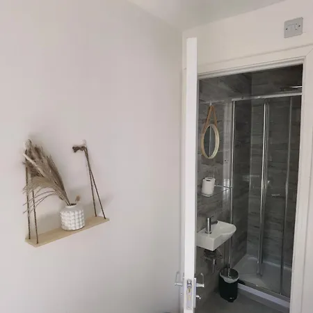 Harmonynest Parkview Elegance Guest house