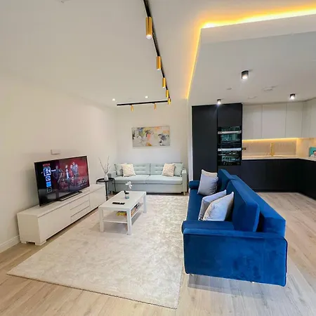 Lavish 2 Bedroom Flat With Private Balcony In Clerkenwell, Barbican
