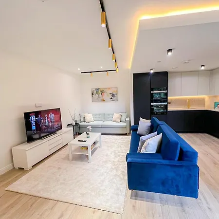 Lavish 2 Bedroom Flat With Private Balcony In Clerkenwell, Barbican *