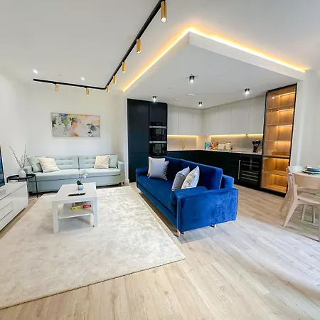 Apartment Lavish 2 Bedroom Flat With Private Balcony In Clerkenwell, Barbican *
