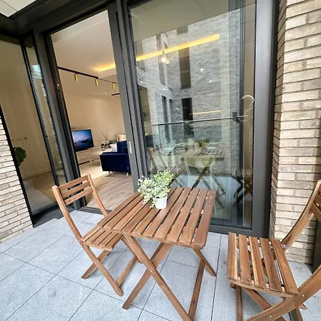 Lavish 2 Bedroom Flat With Private Balcony In Clerkenwell, Barbican Apartment London