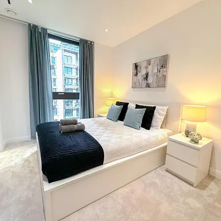 Lavish 2 Bedroom Flat With Private Balcony In Clerkenwell, Barbican