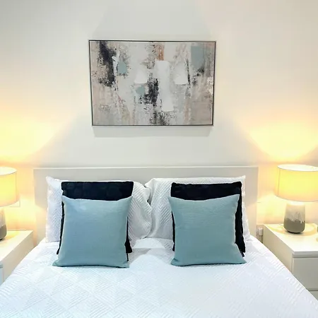 Apartment Lavish 2 Bedroom Flat With Private Balcony In Clerkenwell, Barbican