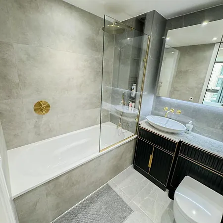 Apartment Lavish 2 Bedroom Flat With Private Balcony In Clerkenwell, Barbican London