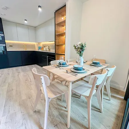 Lavish 2 Bedroom Flat With Private Balcony In Clerkenwell, Barbican Apartment London