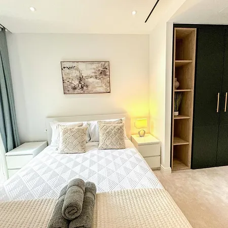 Apartment Lavish 2 Bedroom Flat With Private Balcony In Clerkenwell, Barbican London