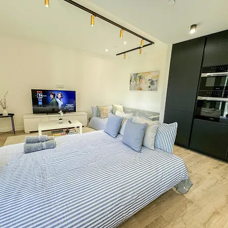 Apartment Lavish 2 Bedroom Flat With Private Balcony In Clerkenwell, Barbican