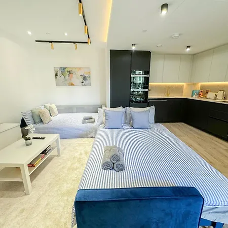 Lavish 2 Bedroom Flat With Private Balcony In Clerkenwell, Barbican * London