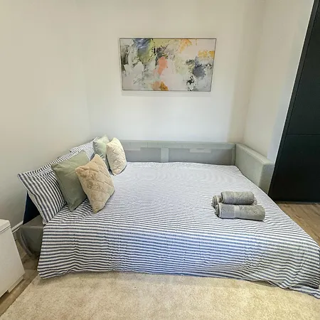 Lavish 2 Bedroom Flat With Private Balcony In Clerkenwell, Barbican