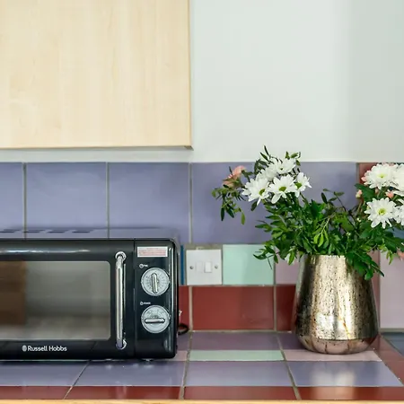 Modern 2-bedroom Flat In Vibrant East London