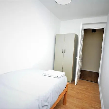 Holiday home 3 Bed House By White Hart Lane *
