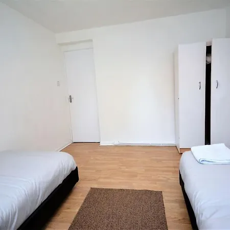 3 Bed House By White Hart Lane Holiday home