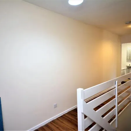 Holiday home 3 Bed House By White Hart Lane *