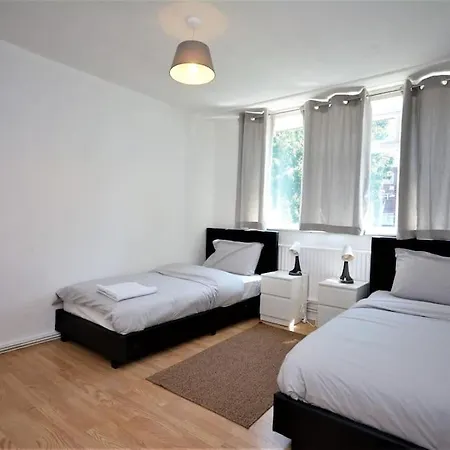 3 Bed House By White Hart Lane Holiday home Edmonton