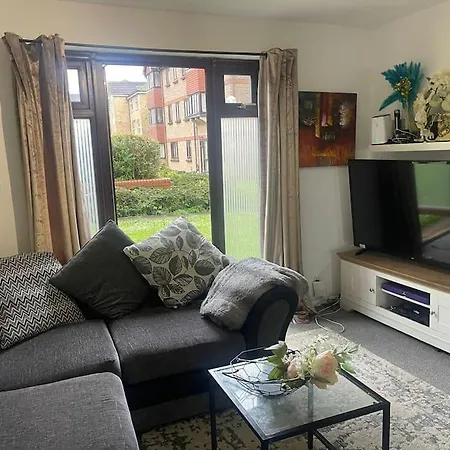 Private Close To Train Station *