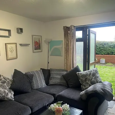Private Close To Train Station Apartment *
