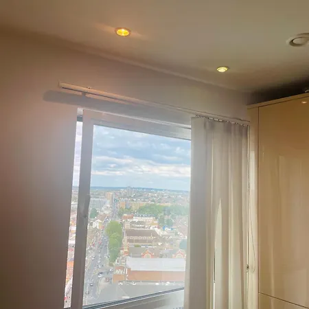Modern In With Great Views Homestay *