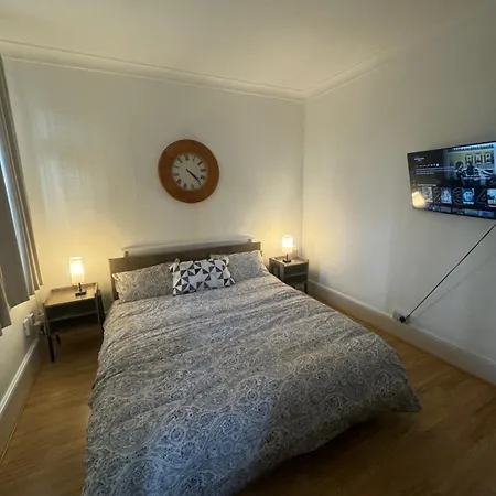 Master Grove Guest house *