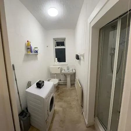 Guest house Master Grove New Southgate