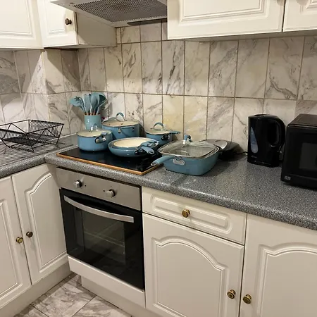 And Affordable Flat For 6 People In Zone 1 - Baker Street - With Breakfast Included London
