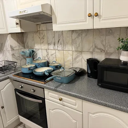 And Affordable Flat For 6 People In Zone 1 - Baker Street - With Breakfast Included Apartment *