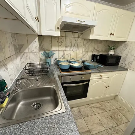 Apartment And Affordable Flat For 6 People In Zone 1 - Baker Street - With Breakfast Included London