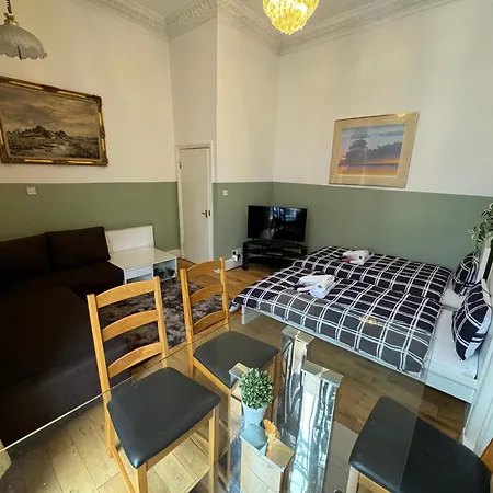 Apartment And Affordable Flat For 6 People In Zone 1 - Baker Street - With Breakfast Included London