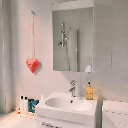Kensington 1b1b With Sofa Double Bed Max 4 Guests * London