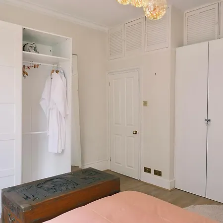 Apartment Kensington 1b1b With Sofa Double Bed Max 4 Guests