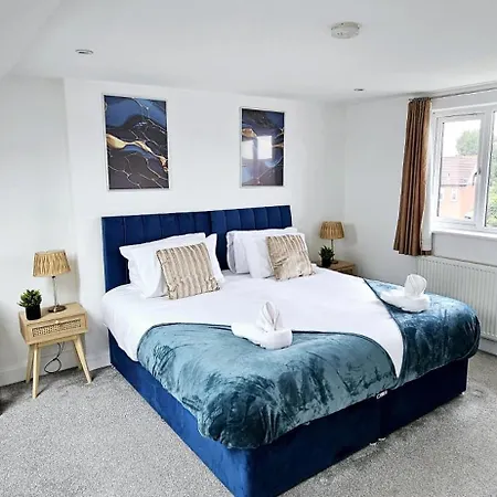 Apartment Bse Homes & Ltd Manford 3-bedroom Home, Chigwell ,greater London With Parking Sleeps 6