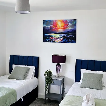 Apartment Bse Homes & Ltd Manford 3-bedroom Home, Chigwell ,greater London With Parking Sleeps 6 *