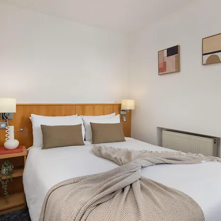 St Giles – A St Giles 3*