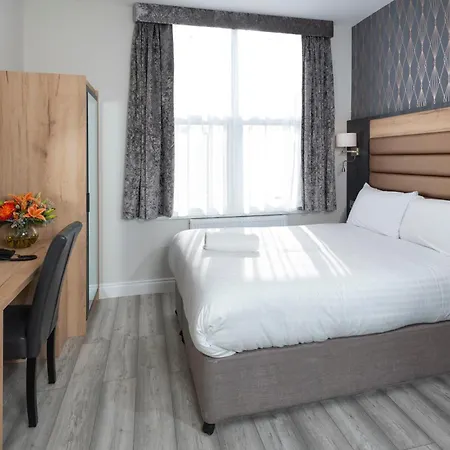 Western Chiswick Palace & 3*