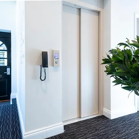 Western Chiswick Palace&suites Hotel 3*
