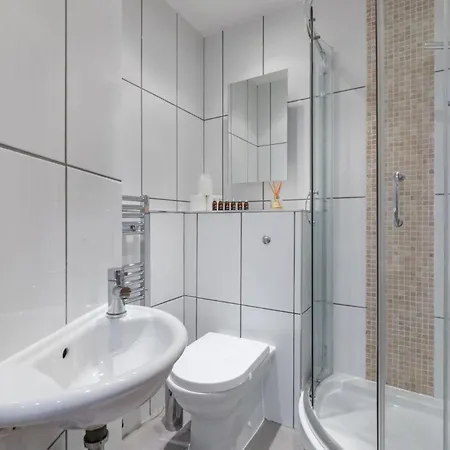 For - Fitzrovia - By Frankie Says Apartment