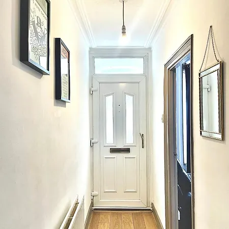 Entire 3 Bedroom With Garden In London * Edmonton
