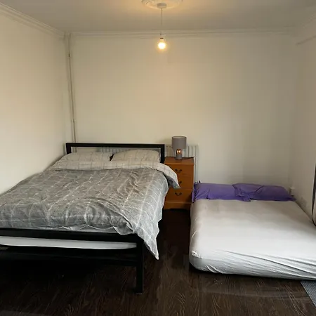 Large Private With Balcony Homestay London