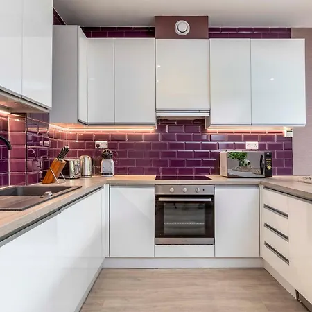 Palm Tree House - The Farmhouse Orpington