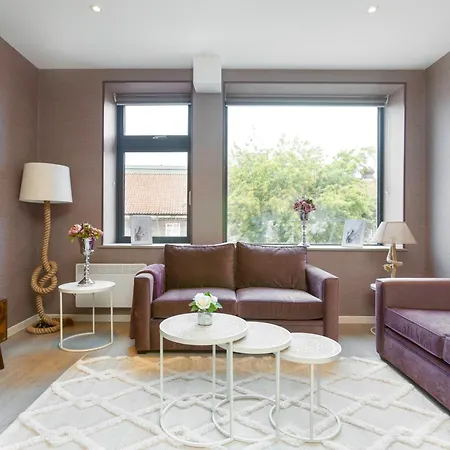 Daire Palm Tree House - The Farmhouse Orpington