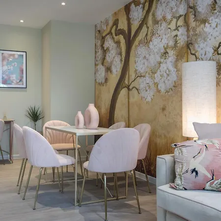 Apartment Palm Tree House - Namaste Orpington