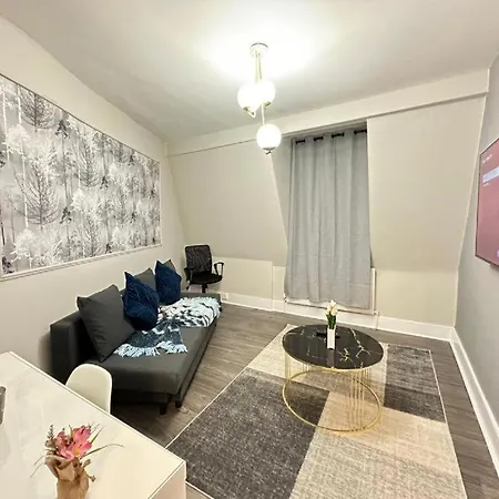 Beautiful Two Bedroom Queensway *