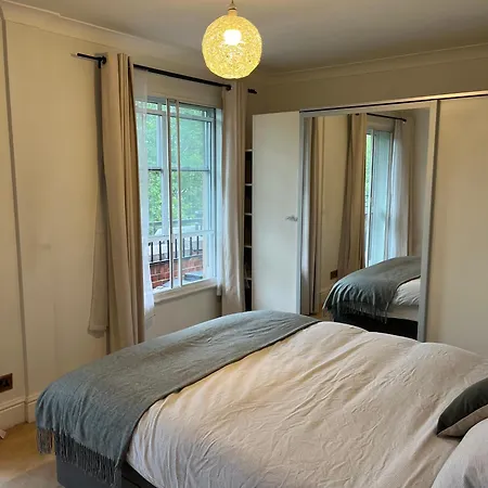 Bedroom With Private Terrace Homestay London