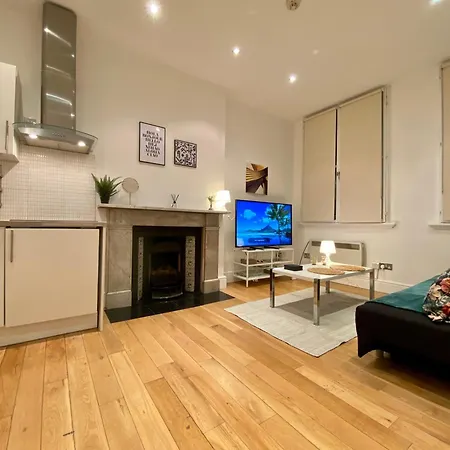 One-bed Flat In The Heart Of London, Bank Payment Required To The Host Up To 12h After You Have Made A Reservation London