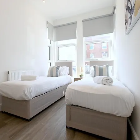 West Near Station With Parking - 360 Hendon