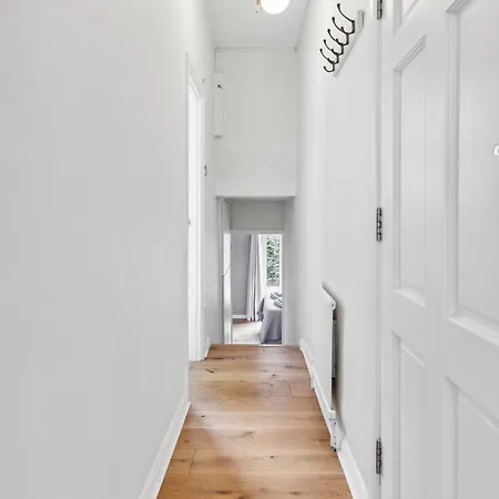 Apartment Spacious And Bright 1 Bedroom Flat *