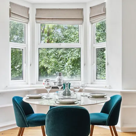 Spacious And Bright 1 Bedroom Flat Apartment *