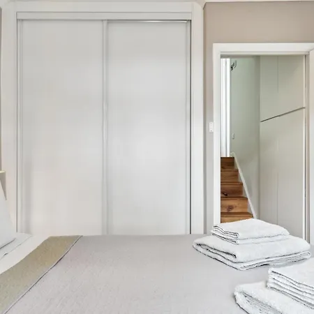 Spacious And Bright 1 Bedroom Flat Apartment *