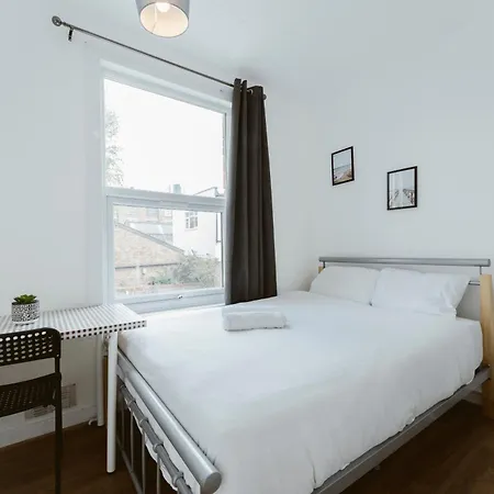 Guest house Manor House Great To London