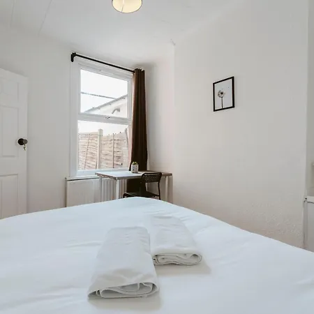 Manor House Great To London