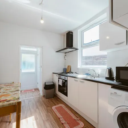 Guest house Manor House Great To London